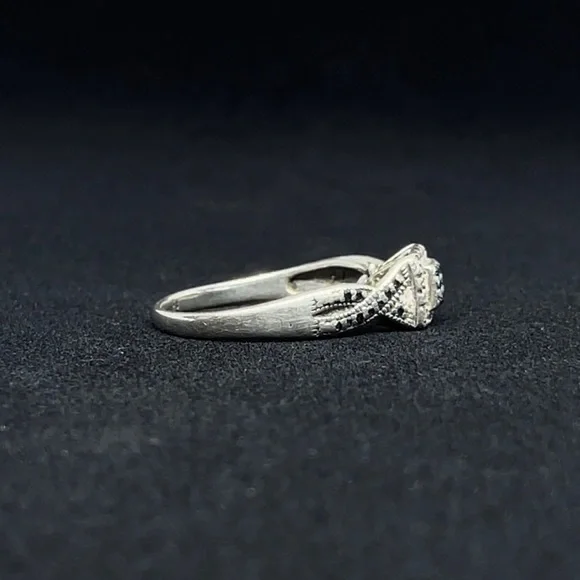 STERLING SILVER SAPPHIRE RING - Picture 3 of 4